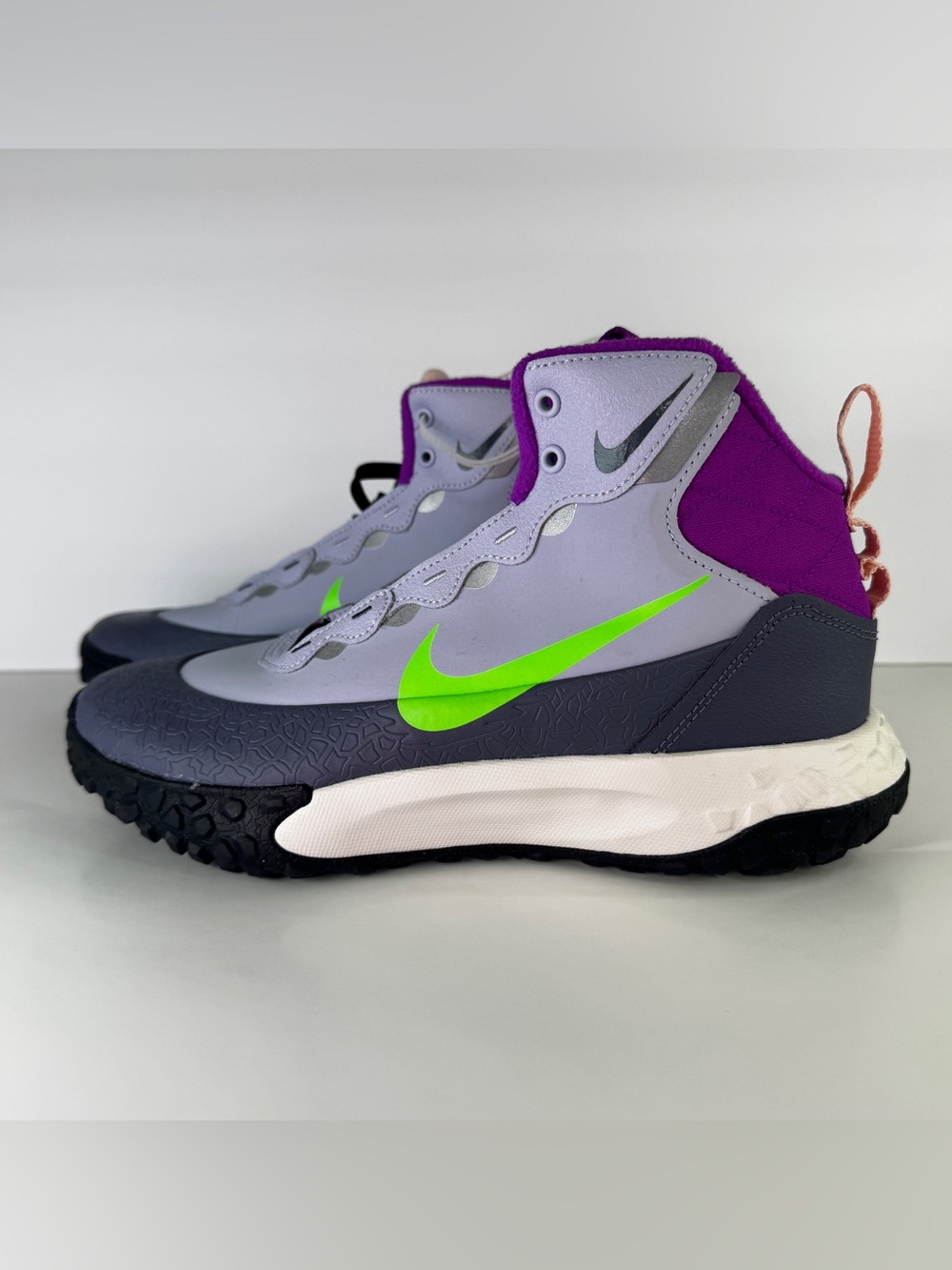 Nike Terrascout GS Boots 7Y Ghost Purple Green Strike IH7683-002